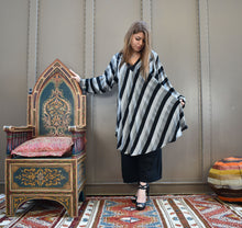 Load image into Gallery viewer, Swing Top