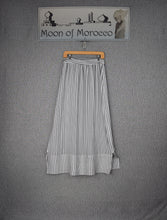Load image into Gallery viewer, Tapered Skirt