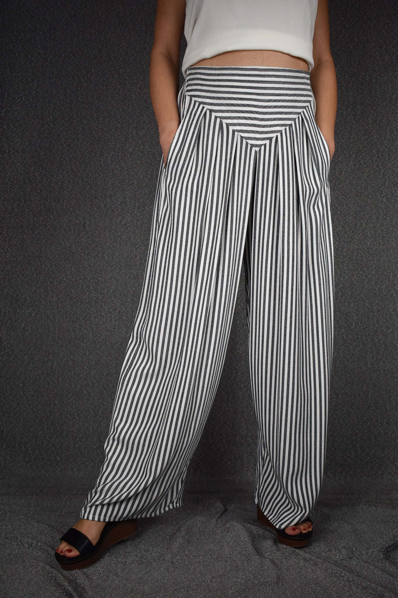 Yoke Pleated Pants – moonofmorocco